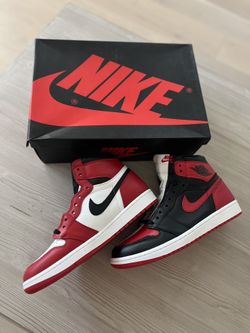 Air Jordan 1 Retro High OG Homage To Home Chicago Bred Banned Size 9 (Numbered Pair Out Of 2300)