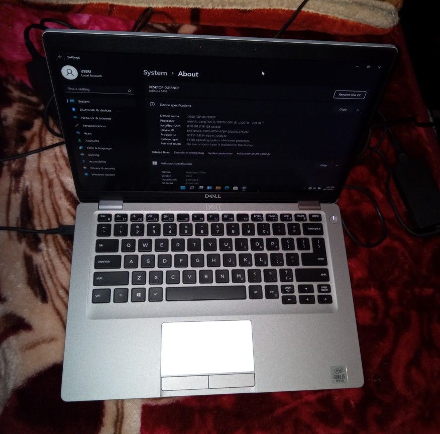 ( Laptop ) Dell Latitude 5410 

Intel i5 2.2ghz 10th generation Series Windows 11 Pro

16gb Ram

 256gb SSD