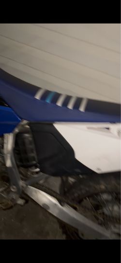 Yamaha yz125 blue dirtbike