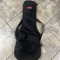 Gator GBE-CLASSIC Classical Guitar Gig Bag  GF018 . Very very gently used in like new condition. 