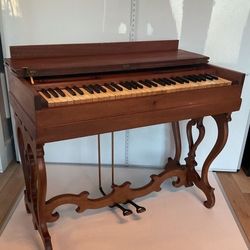 ANTIQUE MUSICAL INSTRUMENT REED PUMP ORGAN