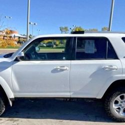 Toyota 4Runnr (Excellent Condition) 