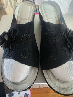 Women's Black Floral Laser-Cut Slide Sandals with Metallic Footbed US W9