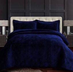 Capri Medallion Velvet Oversized Solid 3 piece Quilt Set, King