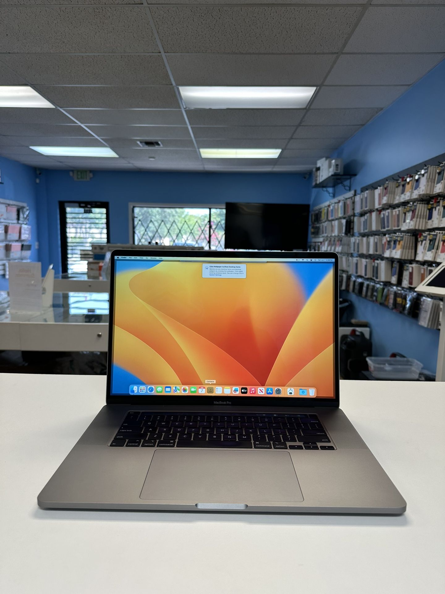MacBook Pro With Touchbar i7 16GB 512 SSD Space Gray
