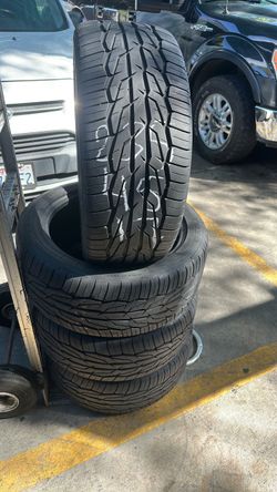 4 llantas 235-45-17$280