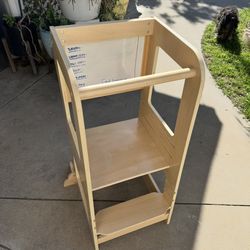 Toddlers Standing Tower