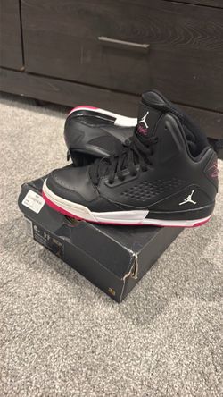 Woman’s Jordan’s sc hot pink
