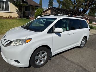 2017 Sienna LE 59960 miles excellent condition