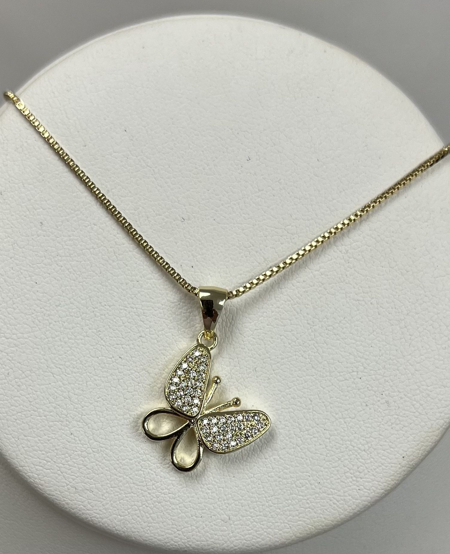 Beautiful cz setting stones butterfly🦋 pendant and box link necklace available in 18”20”24” long best quality 14k gold filled color won’t fade away