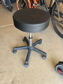 Rolling Dr Chair