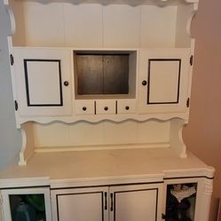 <<Kitchen/Dining Room Hutch >>