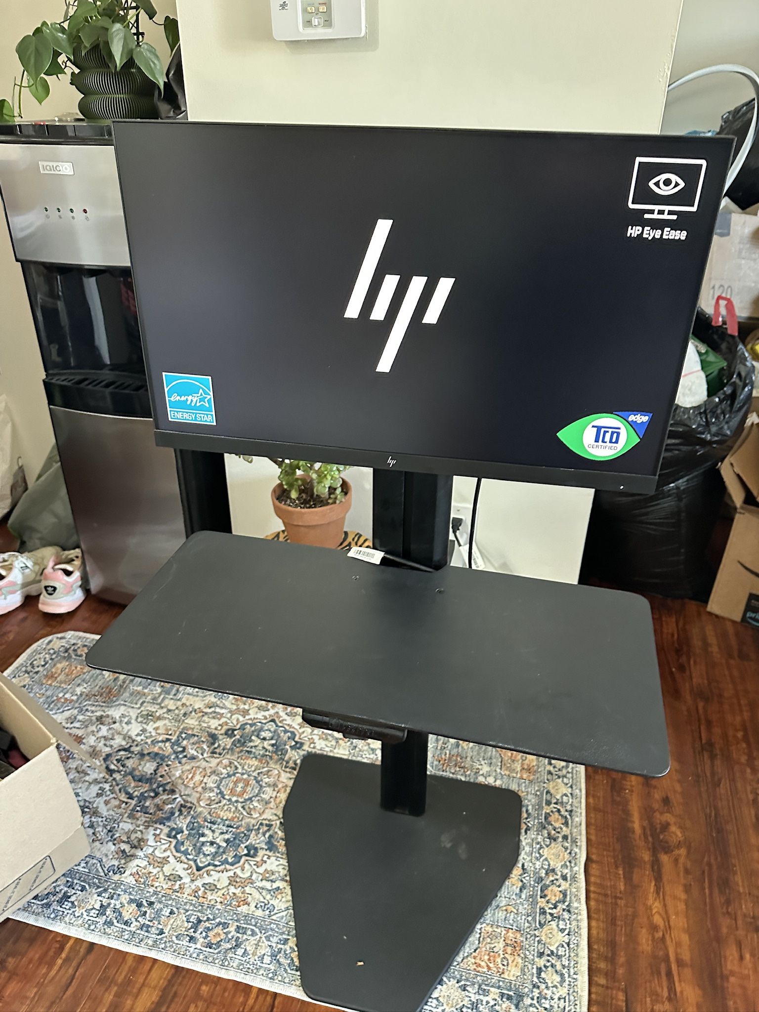 Hp Monitor & adjustable workstation