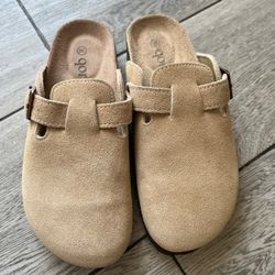Qomfort Clogs Size 5