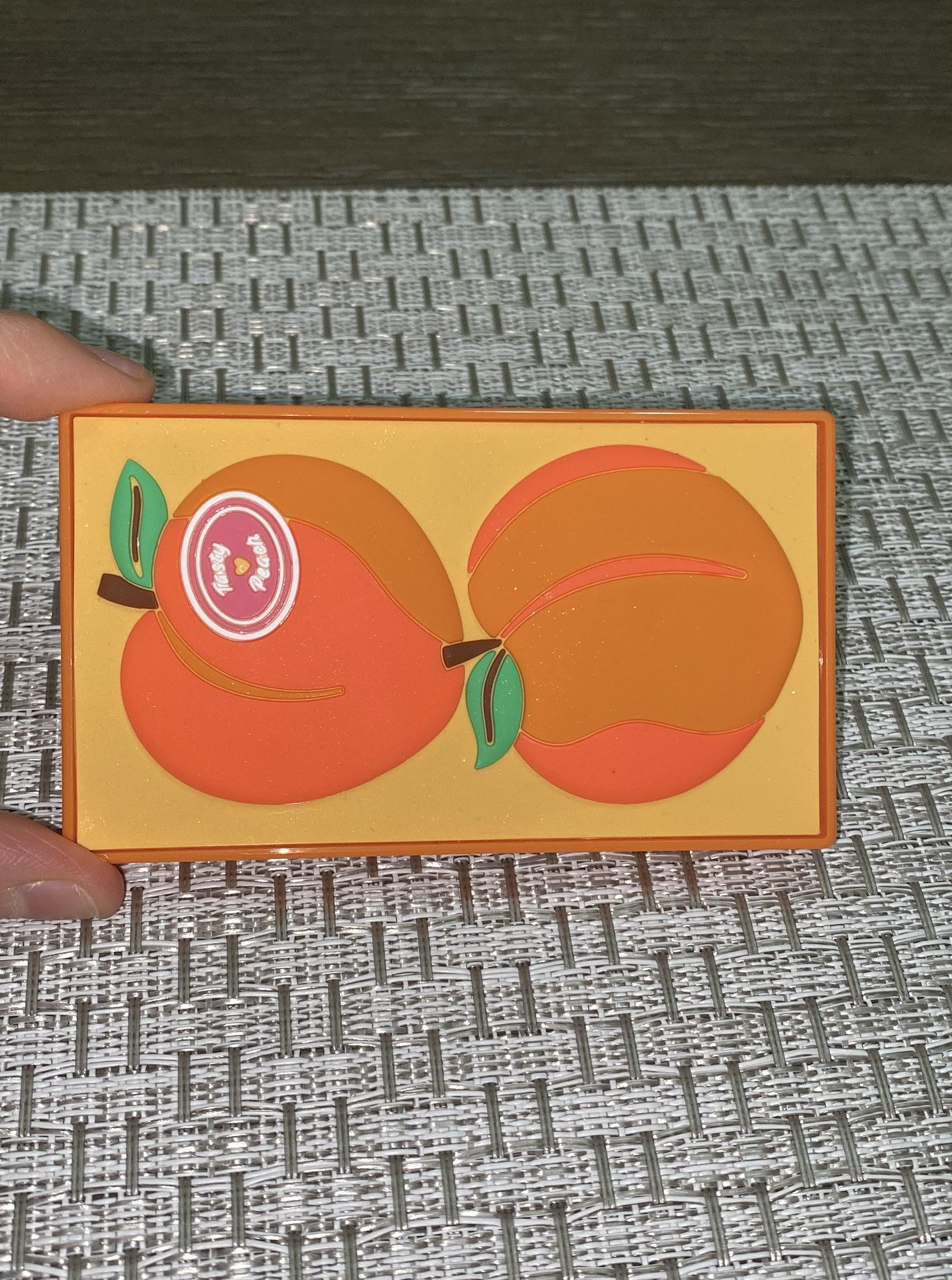 I heart Revolution Mini Tasty Peach Eyeshadow Palette 