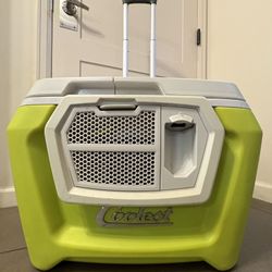 Coolest Brand retro Cooler - Built In Blender