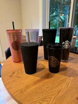 Starbucks to go cups