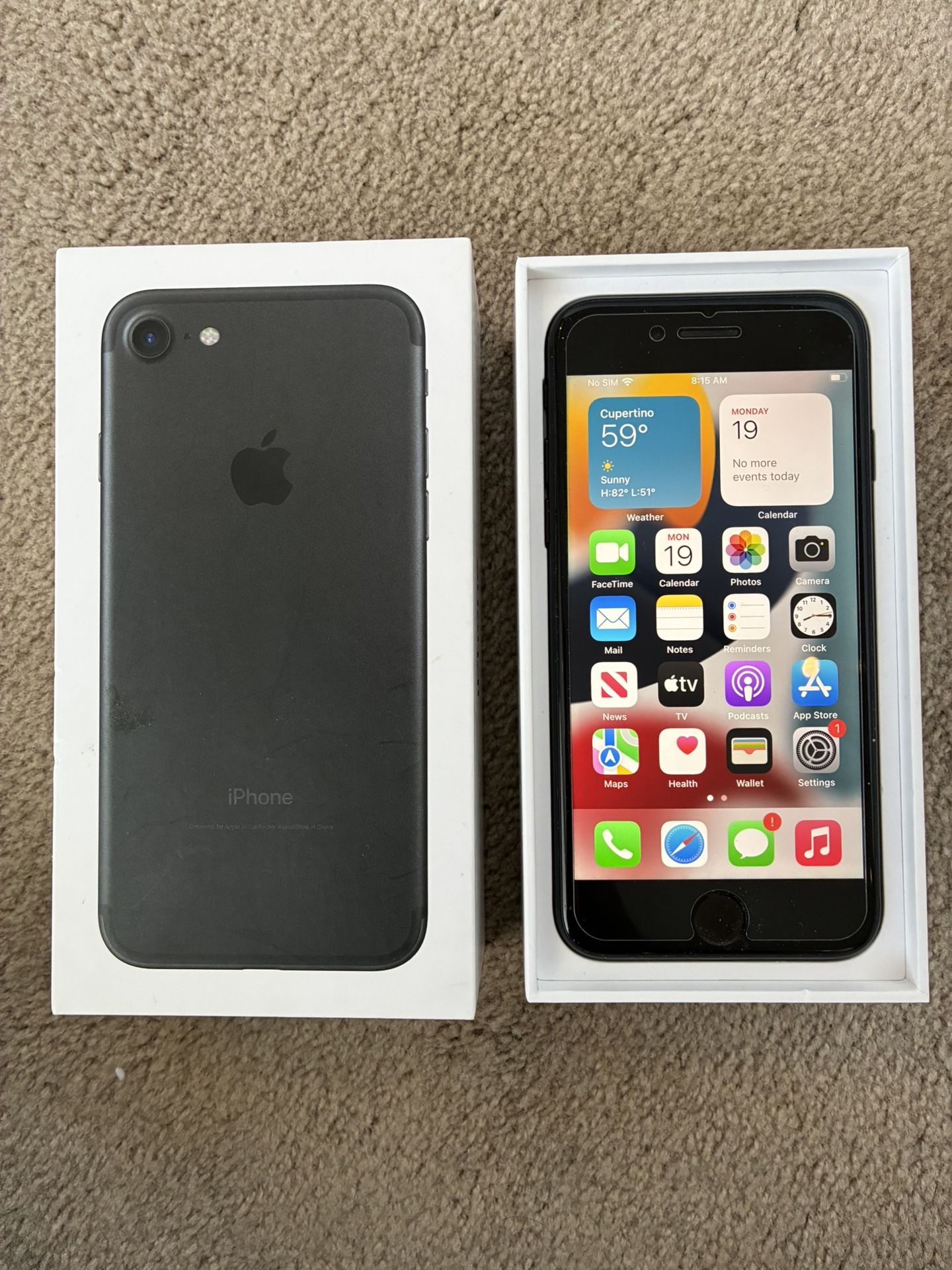 Apple iPhone 7 32gb. Unlocked. Original Owner And Box. New Battery.