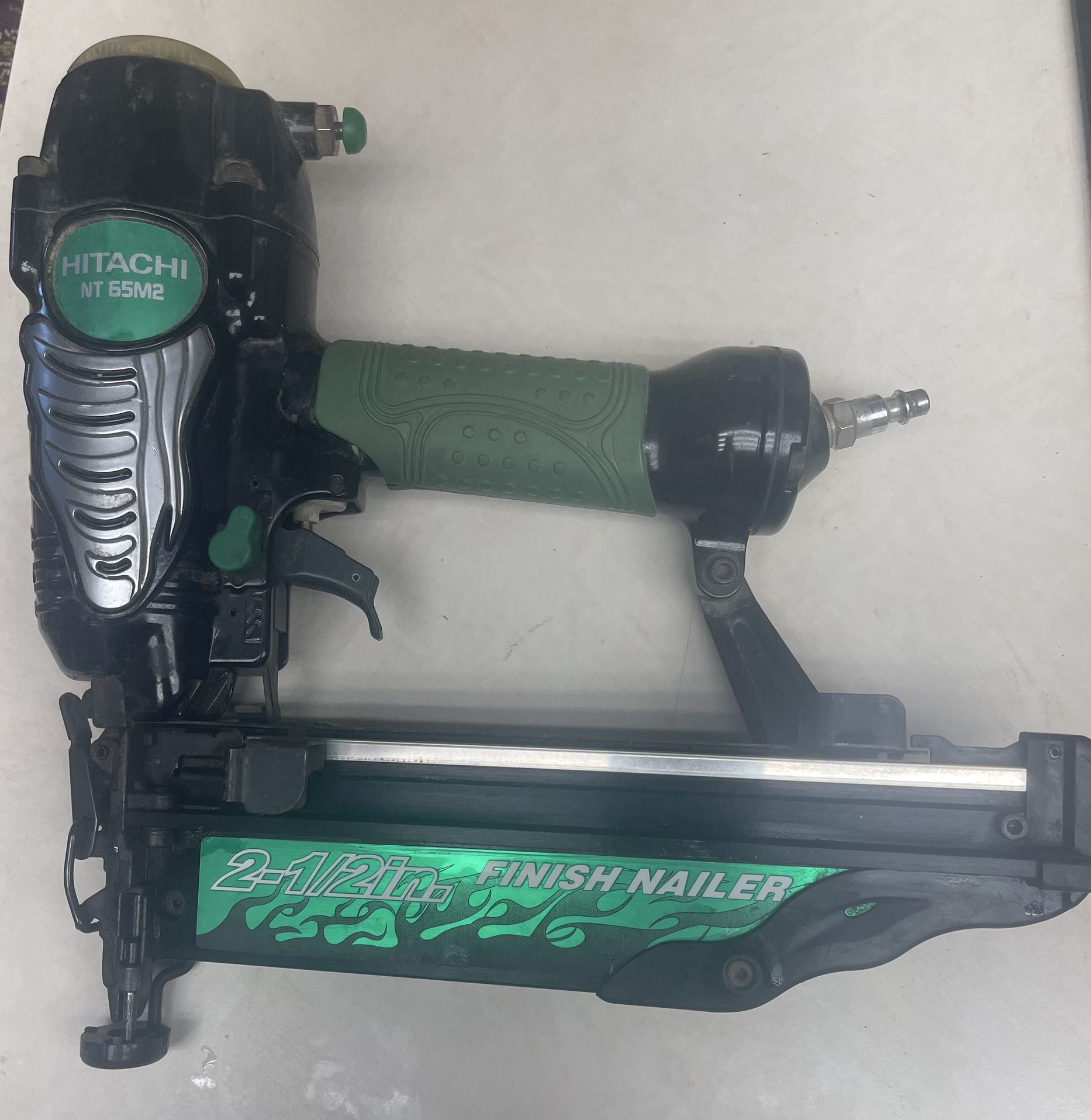 HITACHI FINISHER NAIL GUN & NAILS