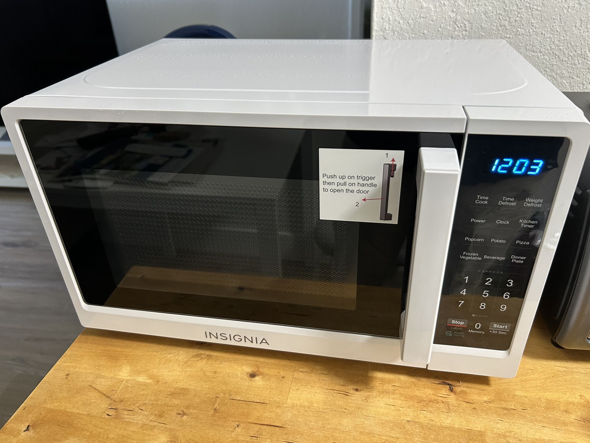Insignia Microwave Oven