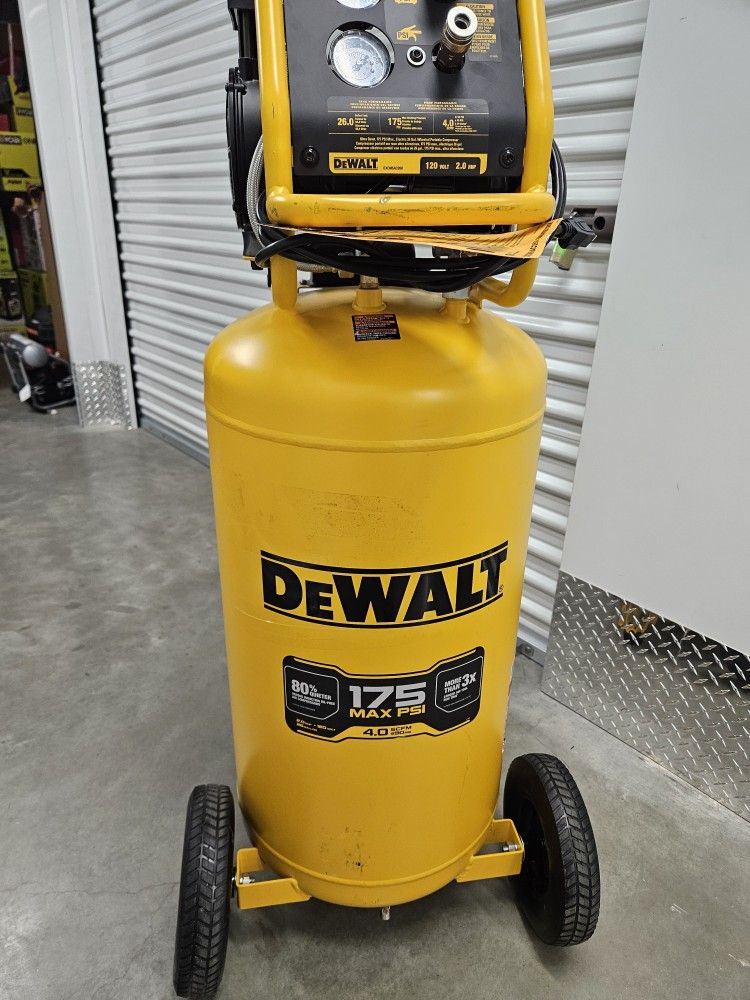 Dewalt 26 gallons air compressor