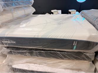 SALE 💥King mattress Tempurpedic adapt medium💥