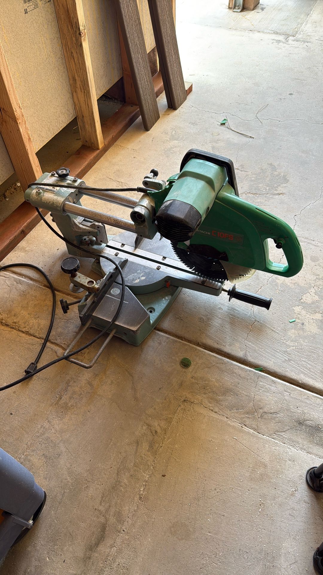 Hitachi 10” Sliding Compound Miter Saw