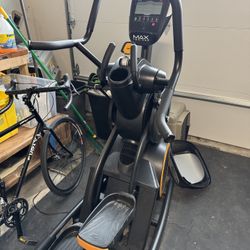 Elliptical Machine -Octane Fitness Max Trainer