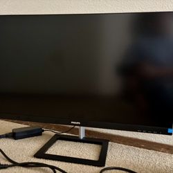Monitor 27” 4K UHD