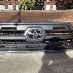 2017 Toyota Tacoma Grill 