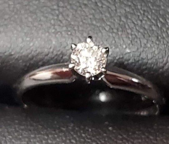 New Engagement Ring Solitaire