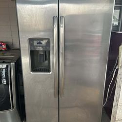 Ge Side By Side Stainless steel refrigerator