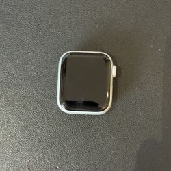 New Silver 40mm Apple Watch SE