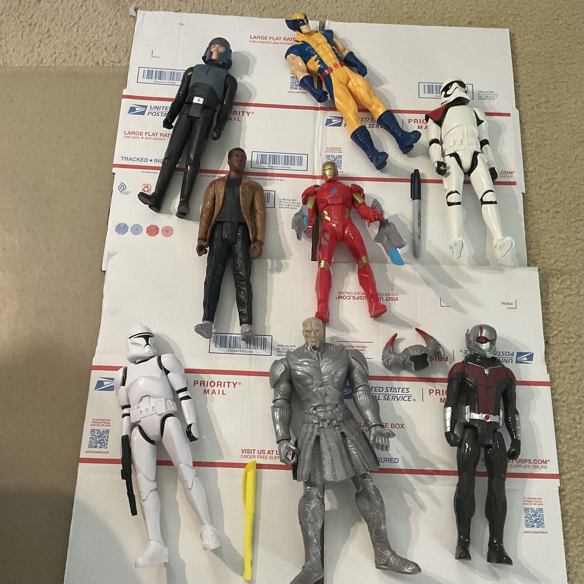 Action Figures / Large