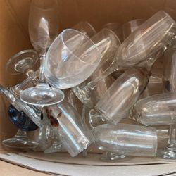 20 Champagne Glasses 