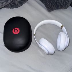White Beats Studio3 Wireless