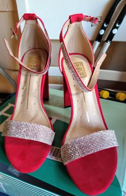 WOMEN'S RED HEELS NEW