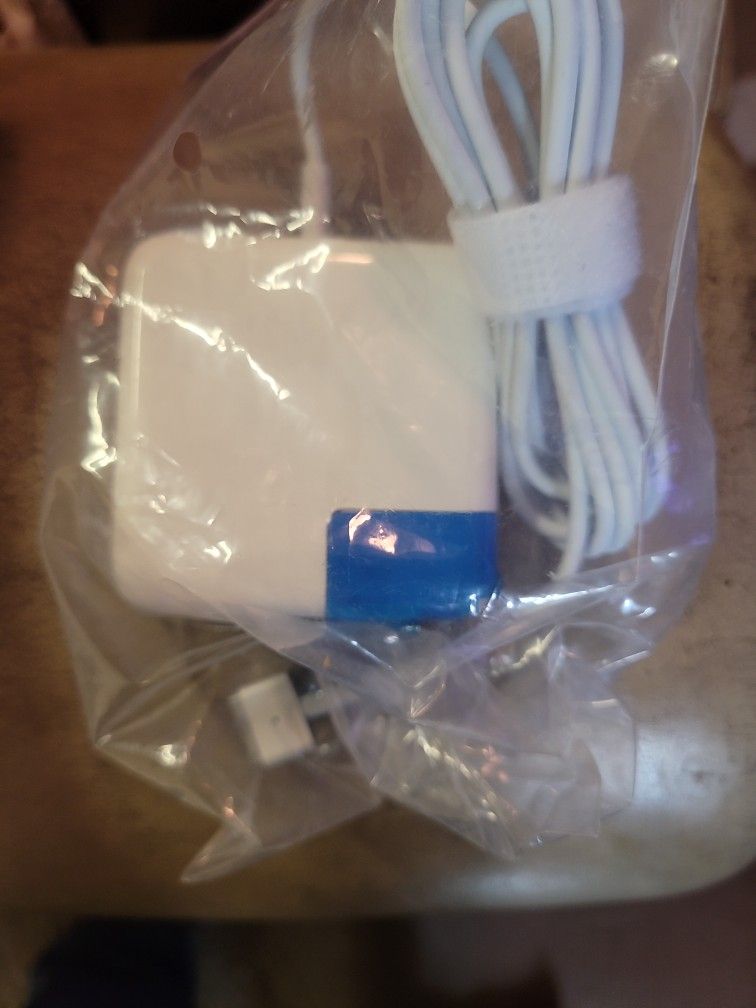 2,832
Mac Book air Charger,Replacement for Mac Book Air AC 45W Power T-Tip Shape Connector Power Adapter,Charger for Mac Book Air 11 inch and 13 inch