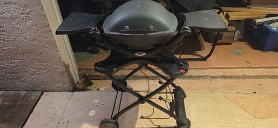 Weber Q1400 Electric Grill w/extras