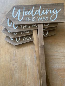 🌿 Wedding Signs – Wedding This Way” – Set of 4