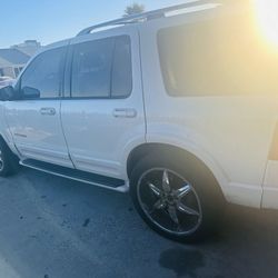 2004 Ford Explorer