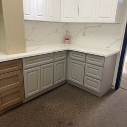 Light grey raise panel& shaker