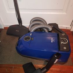 Meile Air Plus Refurbished Reconditioned Canister Vacuum Cleaner 