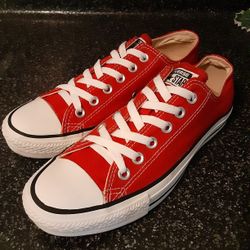 Converse womens 8 Great Condition 