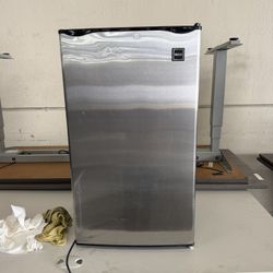 RCA Mini Refrigerator 