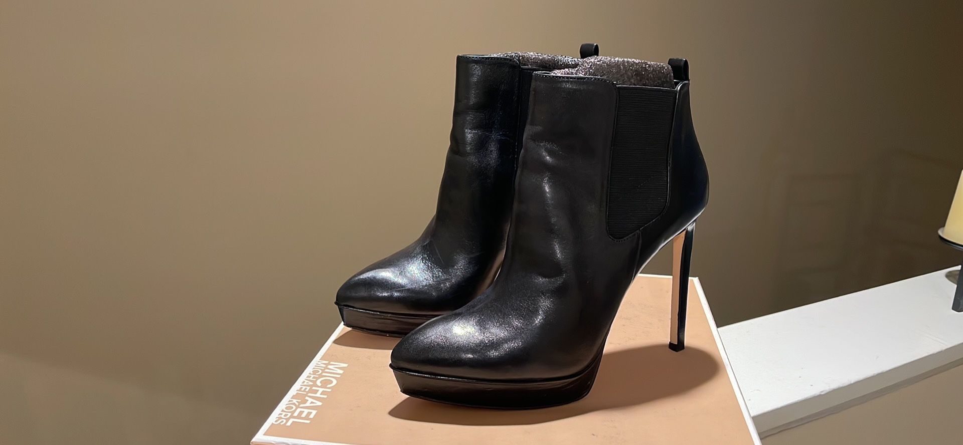 Michael Kors Bootie Size 7, Black 