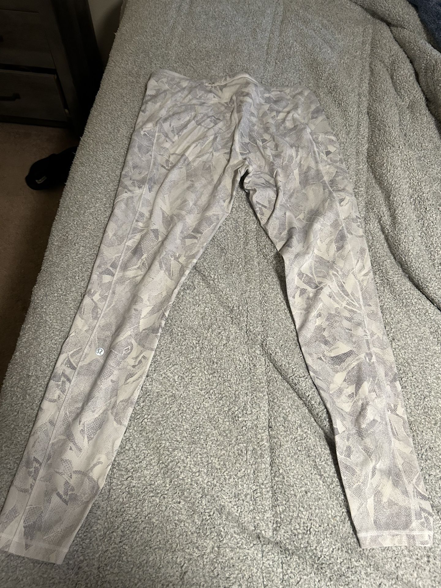EUC Lululemon Leggings Size 10