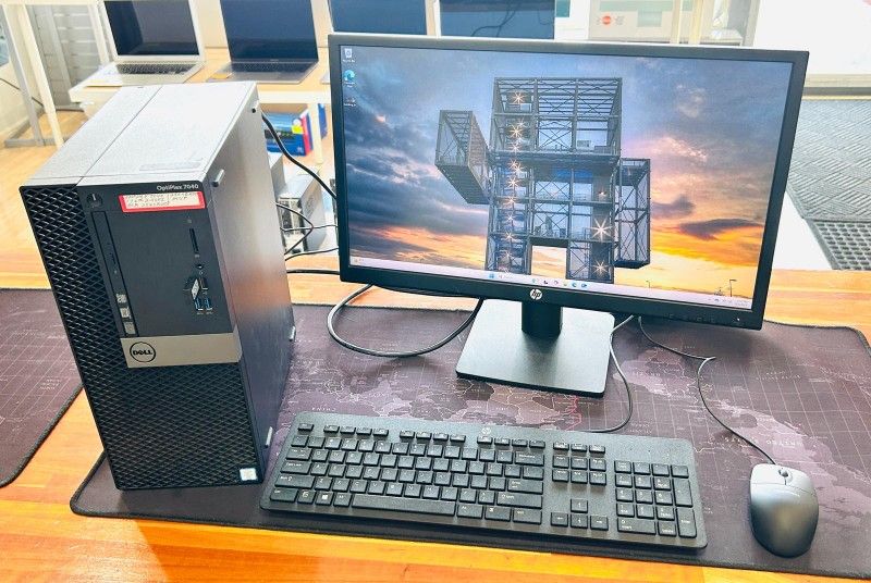 DELL OPTIPLEX 7040 PC Core i7-6500 3.40Ghz 8GB 256GB SSD + 256GB HDD
Windows 11 Pro