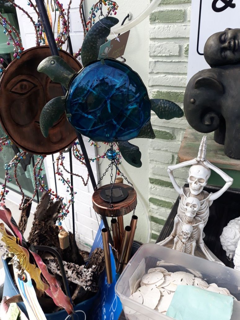 Cool solar lighted sea turtle wind chime