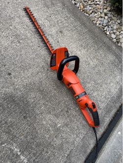 HUGE 24” Black+Decker Electric Hedge Trimmer in good shape!